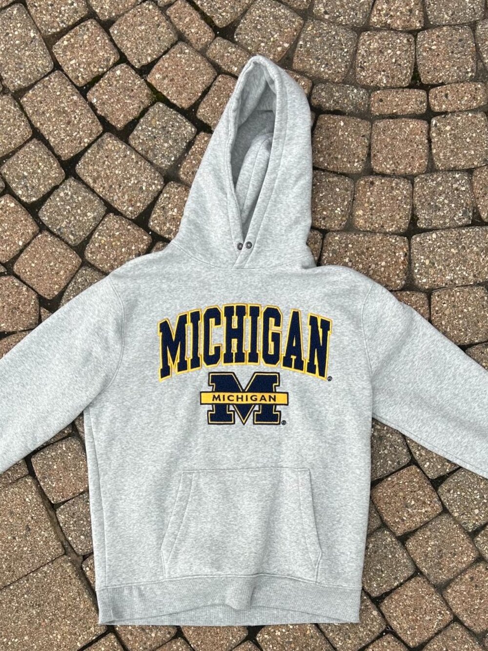 University of Michigan Hoodie Embroidered Chenille Crest Men Size XL Grey